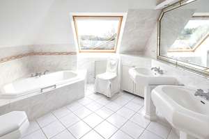 Imposante Maisonette-Wohnung mit Einfamilienhaus-Charakter, 4 Balkonen, Doppelcarport u. Sauna! – Die vollständige Adresse der Immobilie erhältst du vom Anbieter., 23627 Groß Grönau – Vorschaubild 38