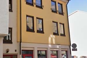Stadtmitte: 2-Zimmer-Wohnung mit Balkon und Tiefgarage