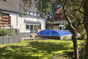 Charmante Haushälfte mit Kamin in opt. Gartennutzung in Hermsdorf inkl. Heiz- und Stromkosten – Die vollständige Adresse der Immobilie erhältst du vom Anbieter., 13467 Hermsdorf, Berlin – Vorschaubild 2