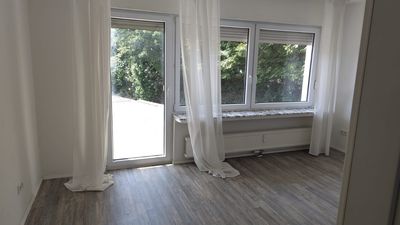 Schöne 2 Zimmer Wohnung mit großer Terrasse und Küche