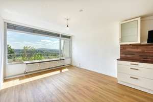 +++ Panorama-Fern-/Seeblick - Schwimmbad/Sauna - modernisiert - inkl. Doppel-Garage & TG-Stpl. +++ – Max-Brod-Weg 14, 70437 Freiberg, Stuttgart – Vorschaubild 12