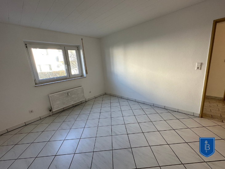 Immobilie in Metzingen - Attraktive Hochparterre-Wohnung mit Balkon und Garage - Bild 3