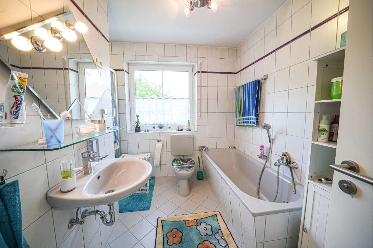 Immobilie in Poppenhausen - Sehr gepflegtes, freistehendes Mehrfamilien- / Generationenhaus, zur Eigennutzung und Kapitalanlage - Bild 19