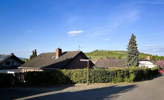 Charmanter Bungalow auf schönem Eckgrundstück mit Blick auf die Kleine Kalmit