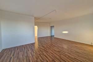 SELTENHEIT! 6-Zimmer-Wohnung in Chemnitz - Platz für die ganze Familie! 2 Bäder & 2 Balkone! – Albert-Köhler-Straße 87, 9122 Morgenleite, Chemnitz – Vorschaubild 3