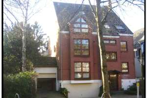 Möbeliert -- Freundliche 3,5-Zimmer-Maisonette-Wohnung mit Balkon und EBK in Schwachhausen