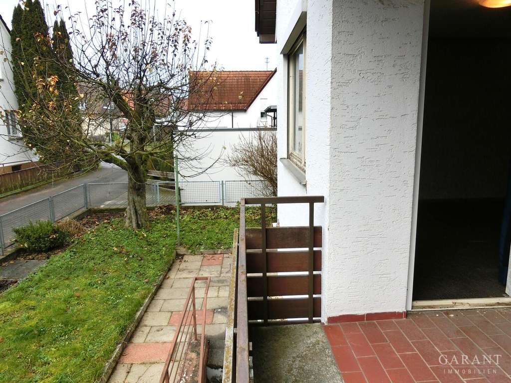 Immobilie in Kirchheim unter Teck - Freistehendes Ein-/Zweifamilienhaus mit Garage, Carport und Garten - Bild 4