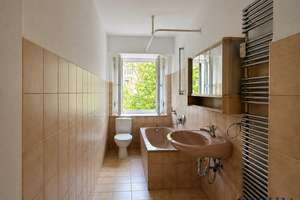 ELVIRA, Schwabing: 
Charmanter 3-Zimmer-Altbau in Bestlage mit großer Küche und viel Potenzial – Die vollständige Adresse der Immobilie erhältst du vom Anbieter., 80796 Neuschwabing, München – Vorschaubild 9