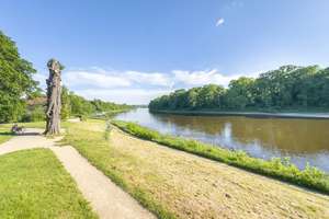 STILVOLLE 3 ZIMMER WOHNUNG MIT SONNENBALKON IN CHARMANTER GRÜNDERZEITVILLA AUF EINEM PARKGRUNDSTÜCK – Bahnhofstraße 25, 1259 Leuben (Stadtteil), Dresden – Vorschaubild 5
