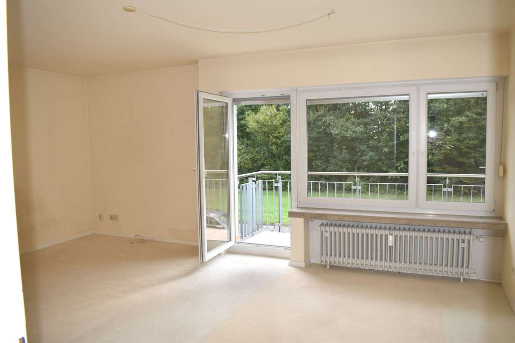 Helle Zwei-Zimmerwohnung mit Balkon am Bebauungsrand von Bierstadt in kleiner Einheit