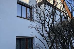 Helle 2-Zimmer Dachgeschosswohnung mit Loggia in München-Trudering