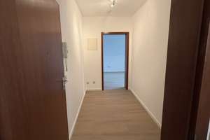 Hochwertig modernisierte 2,5-Zimmer-Wohnung mit Sonnenbalkon, Aufzug & Tiefgaragenstellplatz in Köln – Klingerstraße 29, 51143 Porz (Ortsteil), Köln – Vorschaubild 2