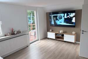 Einzigartige Oberwohnung mit Holzterrasse in Südwest Lage