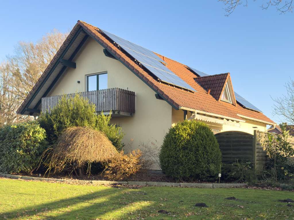 Immobilie in Reher - Familienfreundliches Zweifamilienhaus mit Pool und Photovoltaik - Bild 0