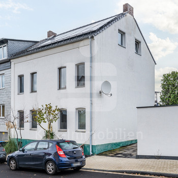 Frechen-Königsdorf, 3-Familienhaus in guter Lage und Wertsteigerungspotenzial.