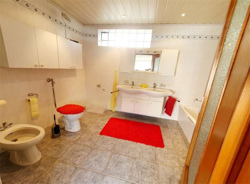 Immobilie in Hünstetten - *Nur 14 Minuten bis Idstein, Super für die Großfamilie und Autofreunde, viele Garagen+ großer Garten - Bild 17