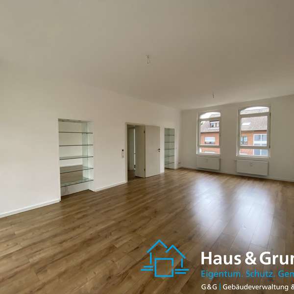 *** charmante 3-Zimmer-Wohnung - in ehemaliger Jugendstilvilla - großer Balkon - Blick ins Grüne ***