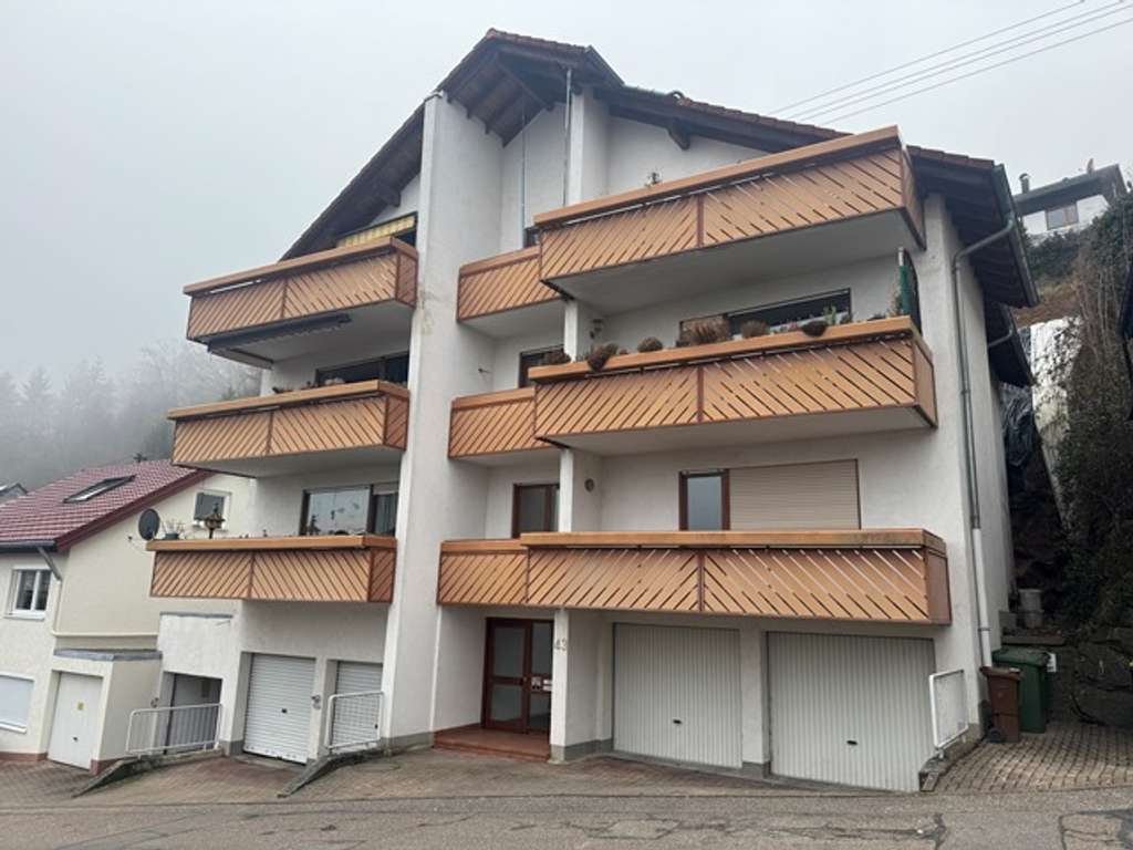 Immobilie in Neuenbürg - Gepflegte 3-Zimmer-Wohnung in Neuenbürg mit Balkon und Garage - Bild 0