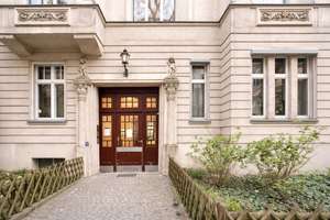 Bezugsfrei: 2-Zimmer-Altbaucharme mit sonnigem Balkon zum Innenhof in Steglitz – Die vollständige Adresse der Immobilie erhältst du vom Anbieter., 12163 Steglitz, Berlin – Vorschaubild 2