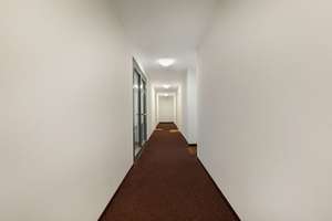 Die Lage könnte kaum zentraler sein – mitten im Herzen Berlins – Die vollständige Adresse der Immobilie erhältst du vom Anbieter., 10179 Mitte (Ortsteil), Berlin – Vorschaubild 2