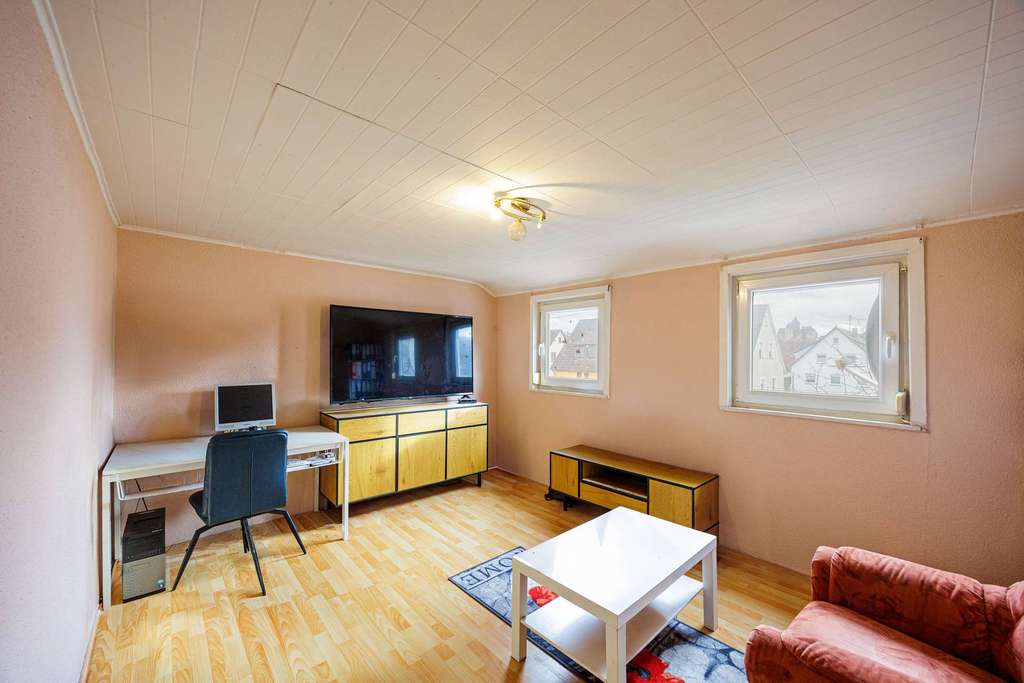 Immobilie in Besigheim - WEITBLICK: Helle Dachgeschosswohnung mit Wohlfühl-Charakter! - Bild 1