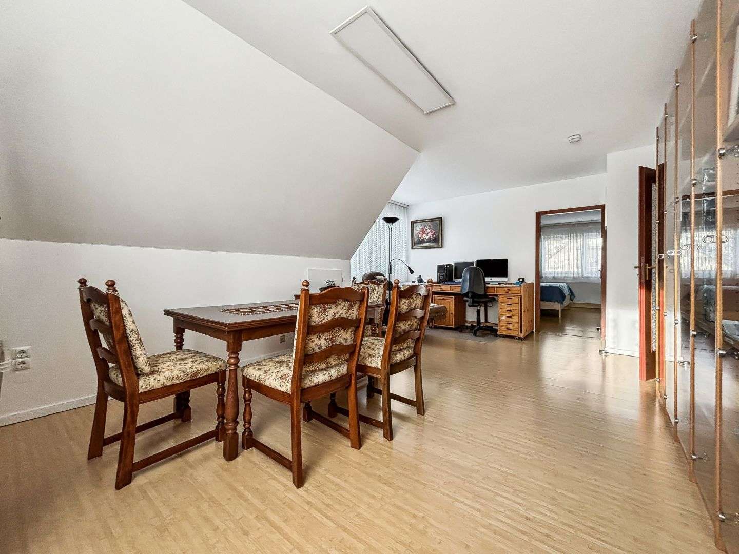 Immobilie in Cremlingen - Ein-Zweifamilienhaus mit ca. 196 m² Wohnfläche in Weddel - Cremlingen - Bild 6