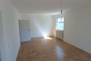 Großzügige 3-Zimmer-Gartenwohnung mit Westterrasse und Tiefgarage in München-Solln