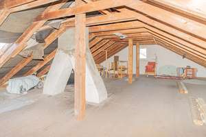 Solides, vermietetes ZFH mit vollunterkellerter Garage auf ca. 798 m² Grundstück in Amberg – Die vollständige Adresse der Immobilie erhältst du vom Anbieter., 92224 Eglsee, Amberg – Vorschaubild 9