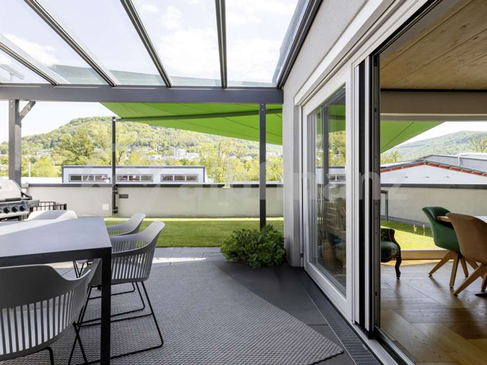 überdachte Dachterrasse