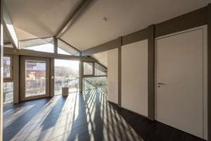 AIGNER - Lichtdurchflutet und vielseitig: 450 m² Gewerbe und Wohnen auf hohem Niveau vereint – Die vollständige Adresse der Immobilie erhältst du vom Anbieter., 85658 Egmating – Vorschaubild 11