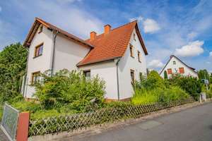 Charmantes Einfamilienhaus mit großem Garten, Doppelgarage und viel Platz zum Wohlfühlen – Neuer Weg 4, 37269 Eschwege – Vorschaubild 2
