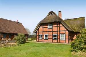 Idyllisches Leben unter Reet: Sonniges Fachwerk-Ensemble auf traumhaftem Grundstück! – Die vollständige Adresse der Immobilie erhältst du vom Anbieter., 24816 Luhnstedt – Vorschaubild 4