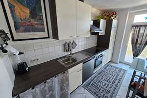 Wohnen im DG - frei ab 1.4.26  - zzgl. EBK *** Küche mit Balkon - Bad mit Fenster – Orthstraße 17, 9131 Hilbersdorf, Chemnitz – Vorschaubild 1