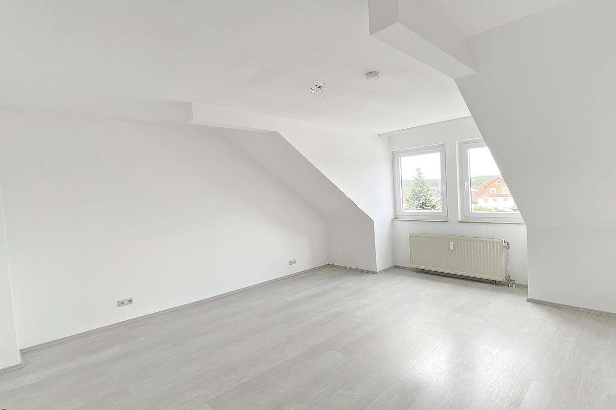 Immobilie in Stockstadt am Main - HELLE DACHGESCHOSSWOHNUNG MIT MODERNEM GRUNDRISS, TG- UND AUßENSTELLPLATZ!
 - Bild 9