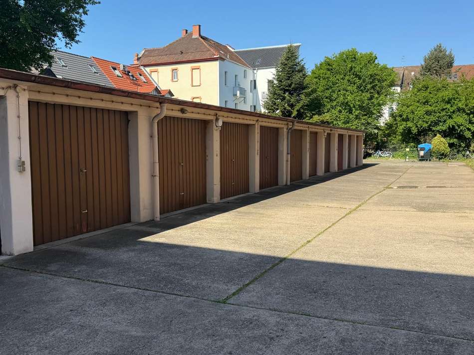 Garagen im Hof