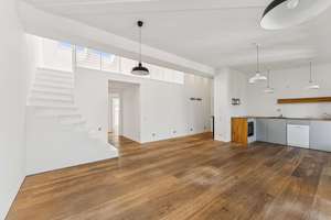 Dachgeschoss im urban Hotspot von Kreuzberg mit Galerie und Terrasse – Die vollständige Adresse der Immobilie erhältst du vom Anbieter., 10999 Kreuzberg, Berlin – Vorschaubild 3