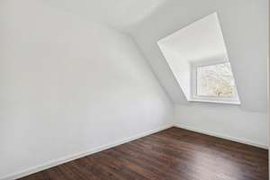 ! Zentral in Dottendorf ! Gepflegte 3-Zimmer Dachgeschosswohnung – Die vollständige Adresse der Immobilie erhältst du vom Anbieter., 53129 Dottendorf, Bonn – Vorschaubild 7