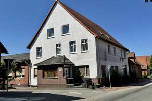 Mehrfamilienhaus mit profitablen Ausbaumöglichkeiten – Die vollständige Adresse der Immobilie erhältst du vom Anbieter., 32469 Petershagen – Vorschaubild 1
