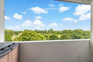 Dachgeschoss Wohnung mit Fahrstuhl und freiem Blick auf die Rennbahn in Ha-Neu! – Die vollständige Adresse der Immobilie erhältst du vom Anbieter., 6124 Südliche Neustadt, Halle (Saale) – Vorschaubild 10