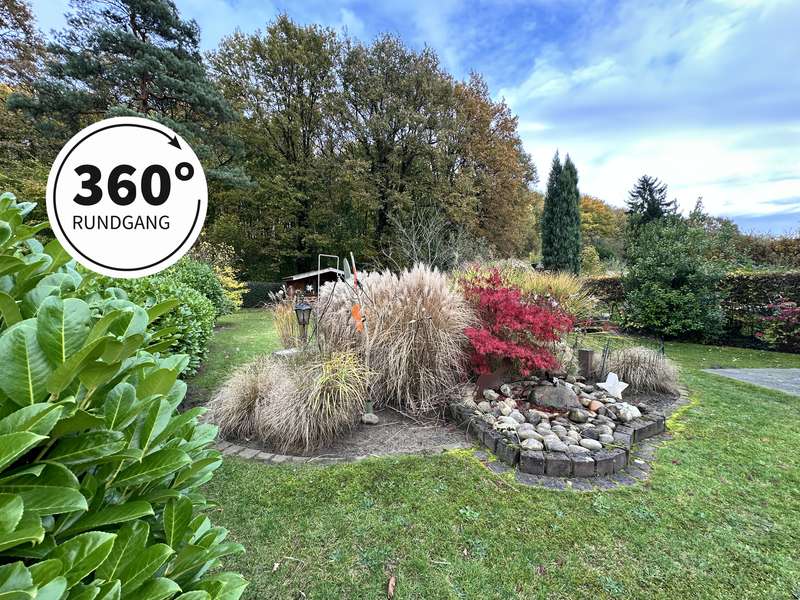 Charming two-family house with plenty of space and a large garden