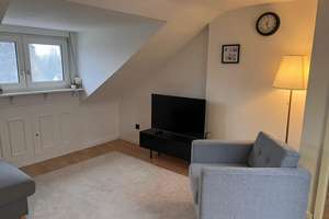 Voll möblierte 2-Zimmer-Dachgeschosswohnung – All-Inclusive, Nähe Höchst & Eschborn – 65936 Sossenheim, Frankfurt am Main – Vorschaubild 2