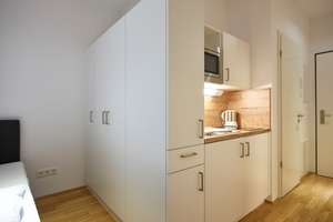 1 Zimmer Apartment mit Balkon in München/Riem möbliert ab 01.07.26 (fix) für mindestens 6 Monate – Willy-Brandt-Allee 14, 81829 Messestadt Riem, München – Vorschaubild 1