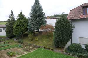 Entwicklungsfähiges Mehrfamilienhaus, grosszügiges Grundstück, Garagen, plus 8 Stellplätze – Hohenlohekreis – Vorschaubild 8