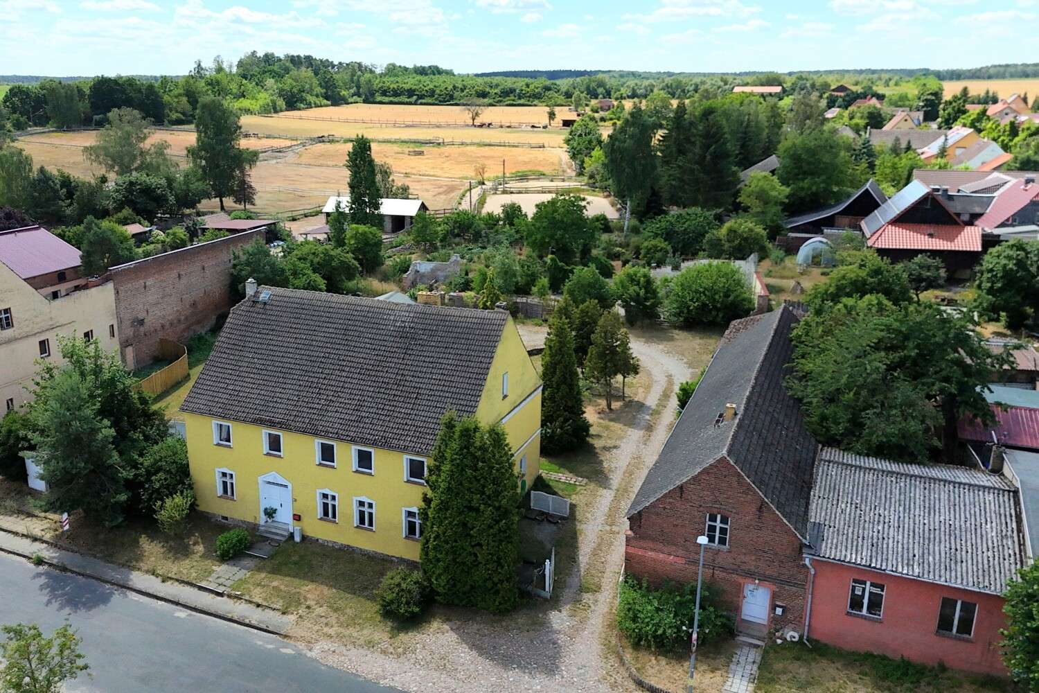 Großes Haus, großes Grundstück, großes Potenzial - Zweifamilienhaus mit Nebengebäude, Potsdam Mittelmark Kreis – Bild 2