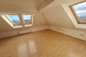 Helle 2,5-Zimmerwohnung mit traumhaftem Balkon über den Dächern vom Werderplatz – Werderstraße 51, 76137 Südstadt, Karlsruhe – Vorschaubild 3