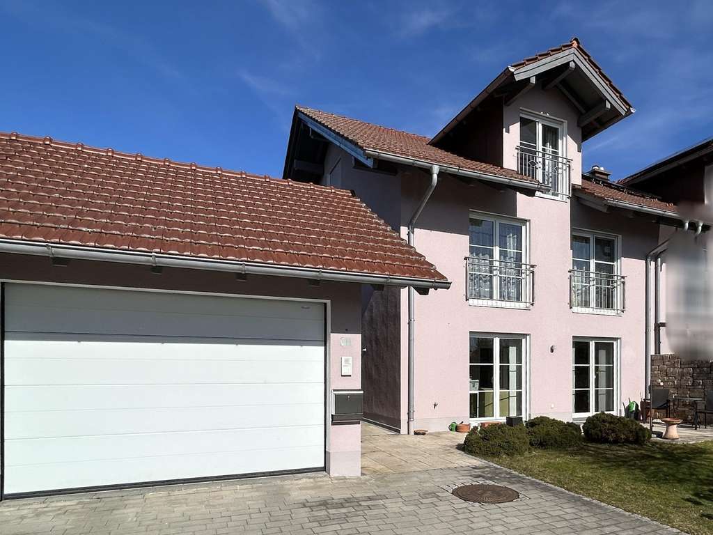 Immobilie in Steinhöring - Modern, familienfreundlich & energieeffizient - DHH in Steinhöring - Bild 0