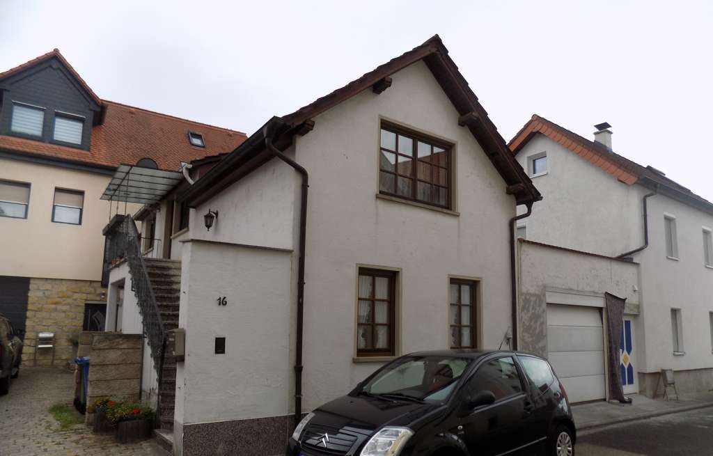 Immobilie in Weisenheim am Sand - Gelegenheit!  Neuwertiges 1-FH mit gr. Halle  im EG + separates Vorderhaus mit 2 ELW - Bild 2