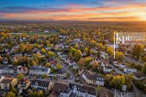 Gräfelfing! Walmdach-Villa mit sep. Gästehaus auf über 1.200m² Grund! Ausbaureserve (DG)! – Die vollständige Adresse der Immobilie erhältst du vom Anbieter., 82166 Gräfelfing – Vorschaubild 1