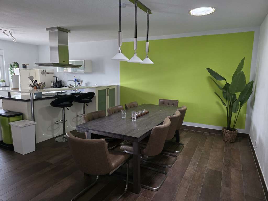 Immobilie in Weisenheim am Sand - Gelegenheit!  Neuwertiges 1-FH mit gr. Halle  im EG + separates Vorderhaus mit 2 ELW - Bild 3