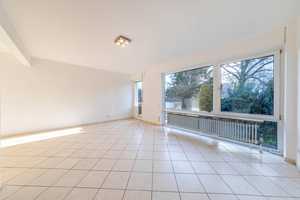 * ONLY 10 MIN TO LUCIUS CLAY KASERNE * 
Town house with large plot – ideal for dog owners! – Wiesbaden – Vorschaubild 3